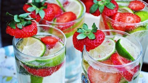 5 recettes de limonades alcoolisées à essayer entre amis.